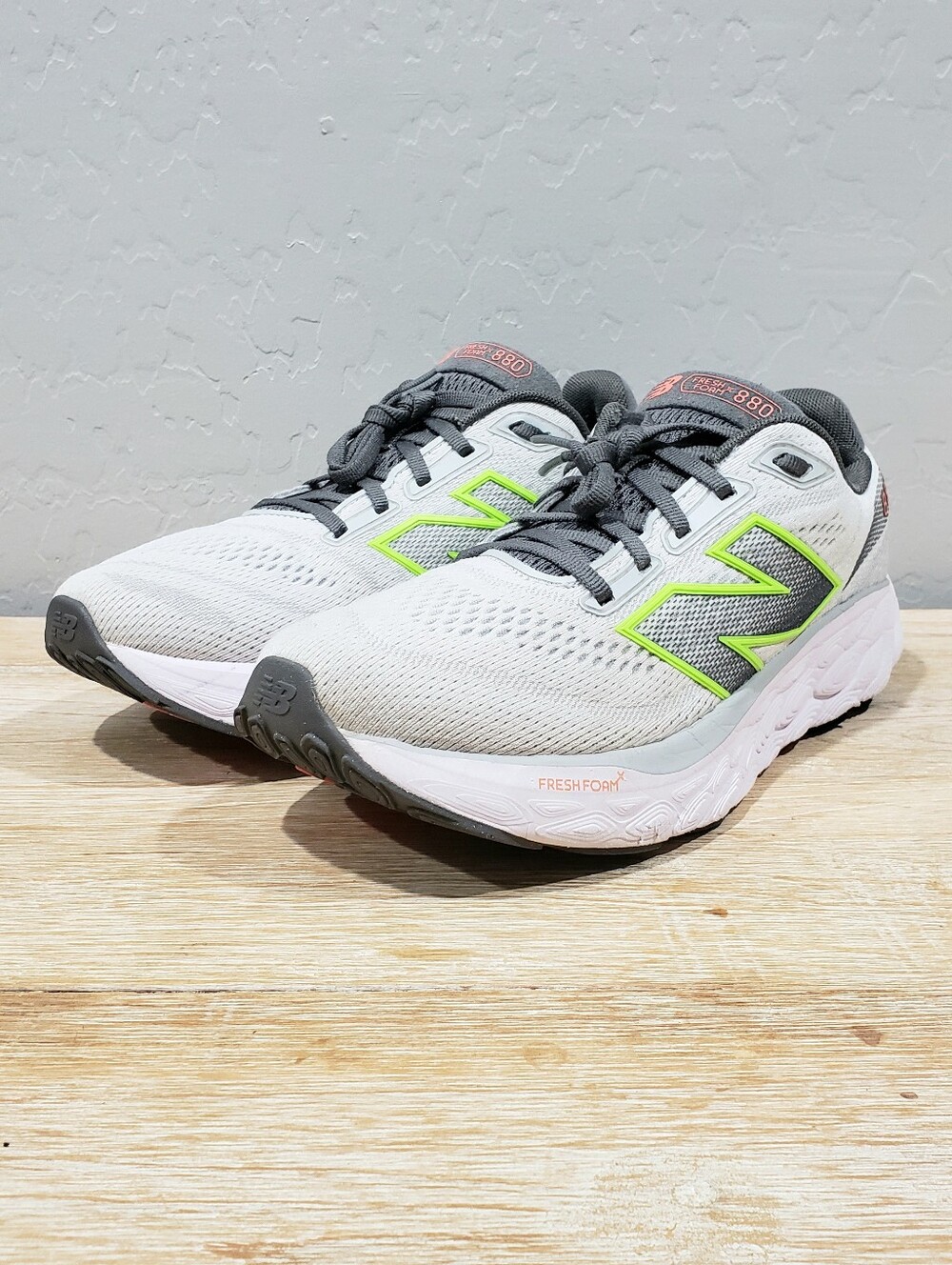 NEW BALANCE Women's Fresh Foam X 880v14 Athleisure Running Shoes (9B) Gray/Lime